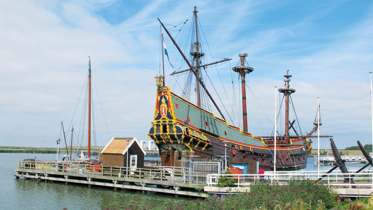 Altes Schiff im Hafen